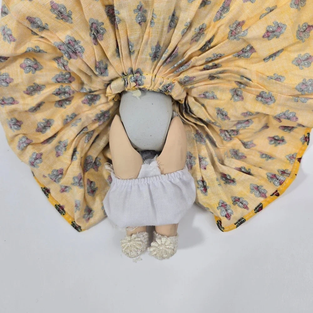 Les Poupees de Mado Porcelain Doll Articulated Yellow Floral Dress Straw Hat Box